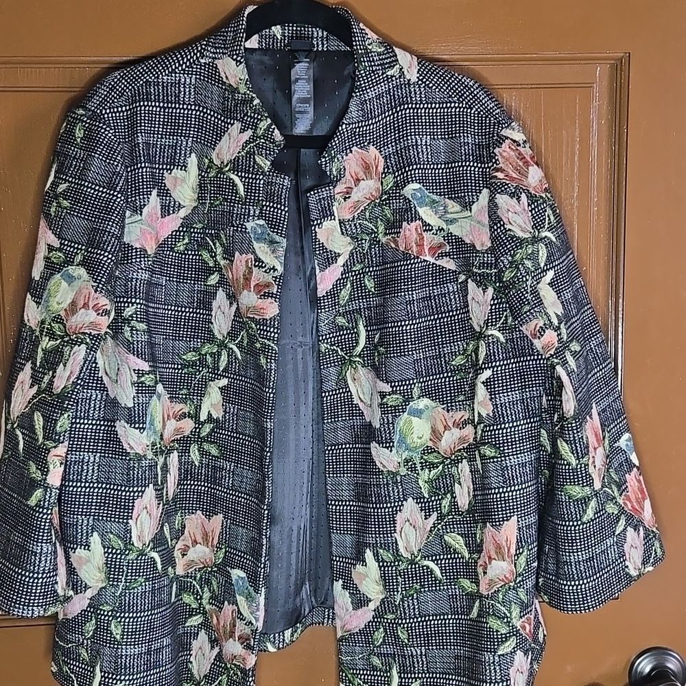 Chico's-Blk/white textured wool blend tweed jkt with pink flowers Sz L